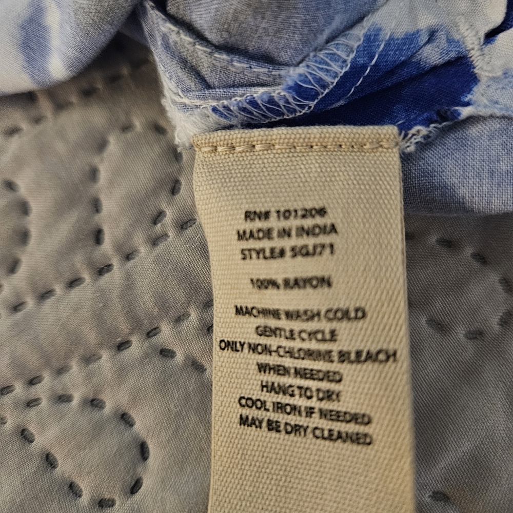 Soft Surroundings Blue and White Floral Popover EUC - Picture 3 of 7